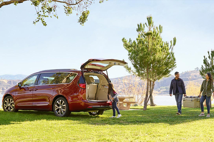 2020 Chrysler Pacifica Amp Pacifica Hybrid In Menomonie